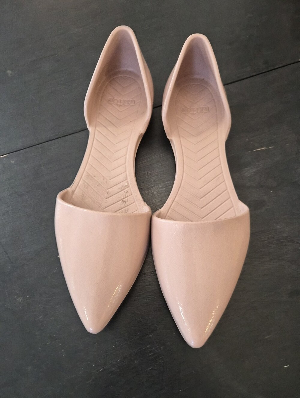 Women’s Pointed Native Flats